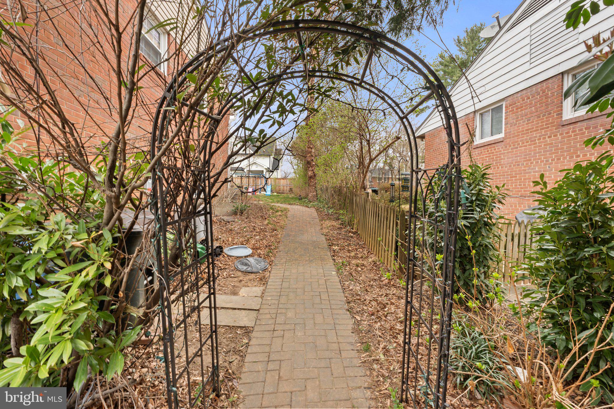 WILDWOOD MANOR - Residential Lease