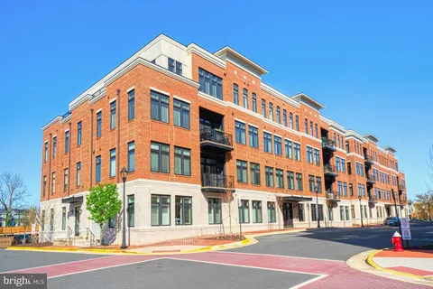 2 Stationmaster Street SE Unit 402, Leesburg, VA 20175 - MLS#: VALO2092014