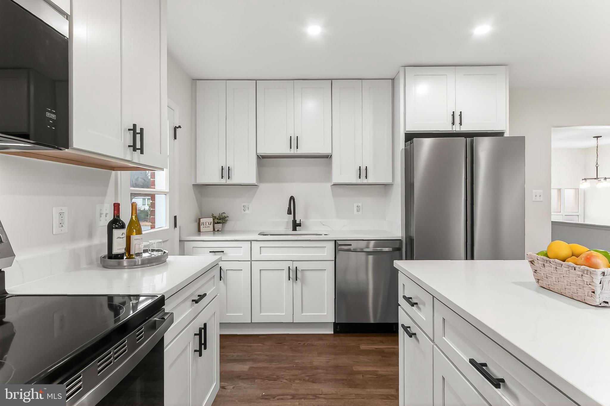 400 N MADISON STREET