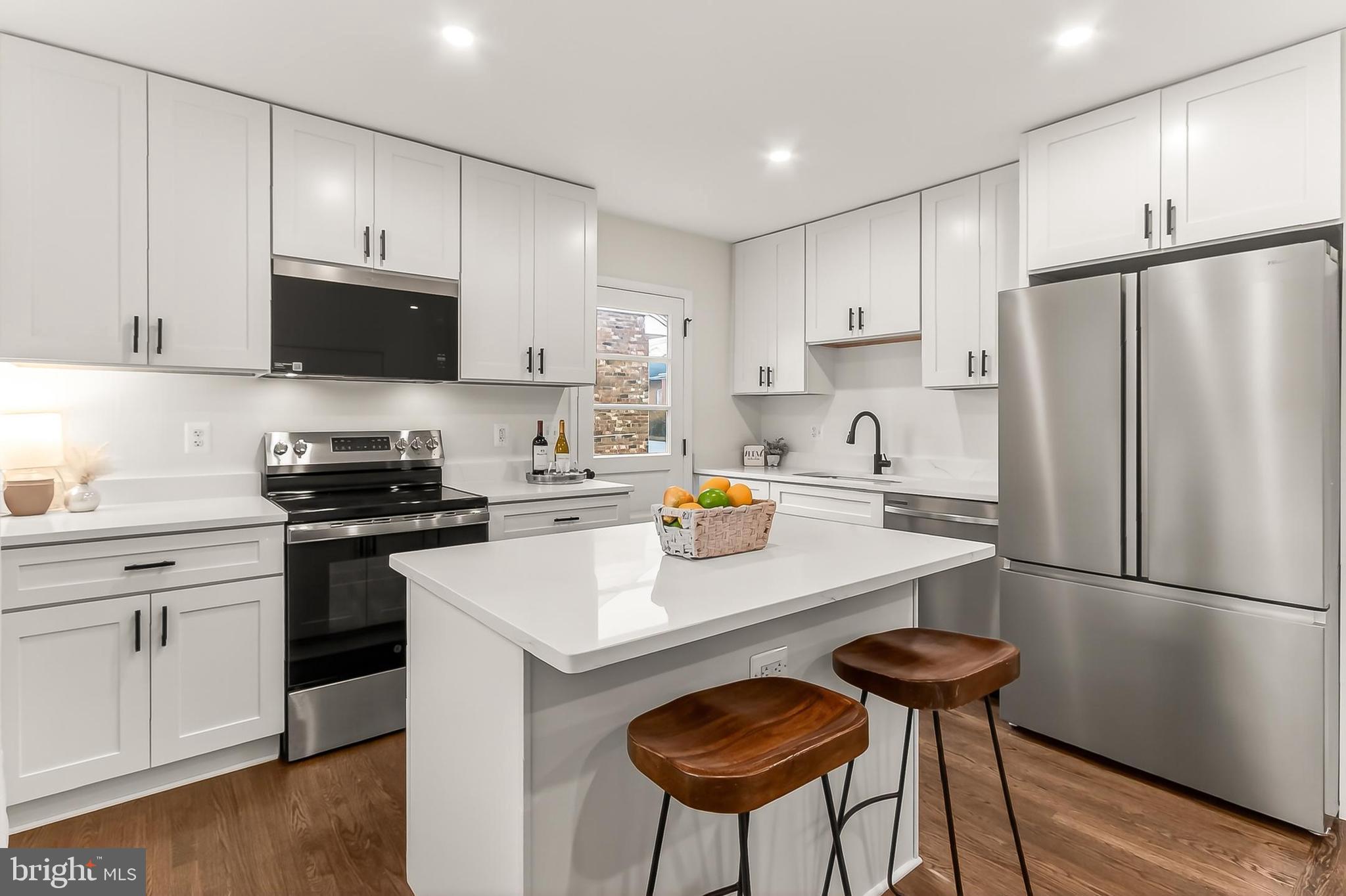 400 N MADISON STREET