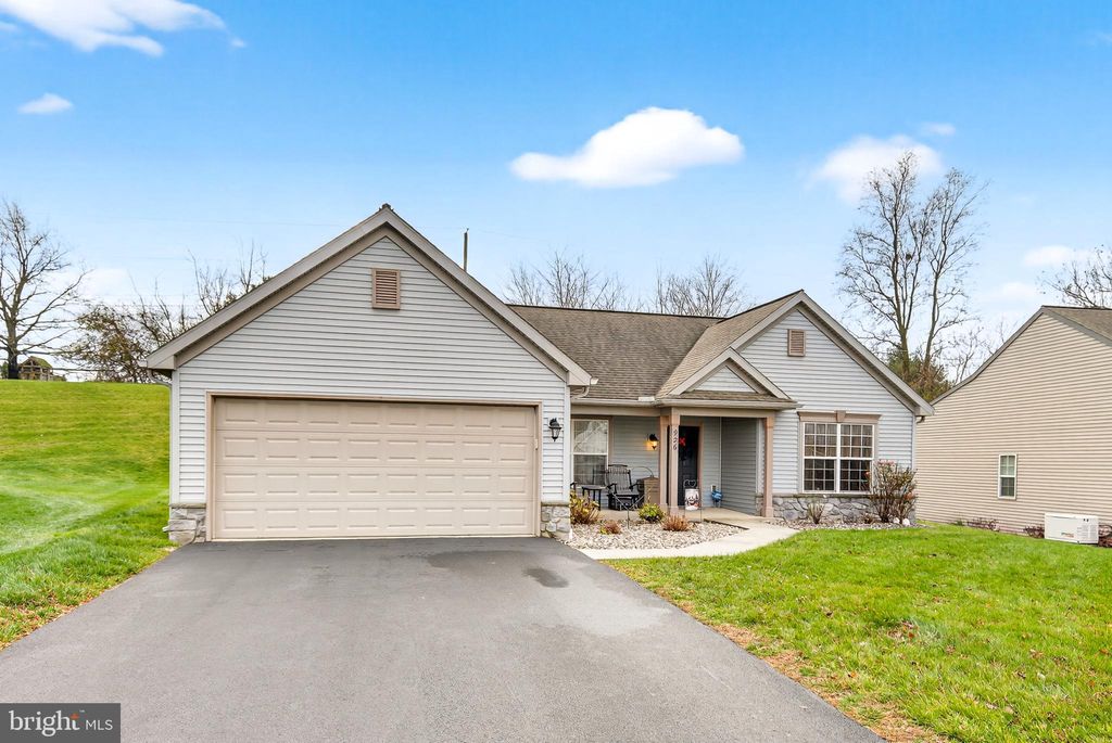 Photo of 926 Sweetbay Lane, LEBANON, PA 17046 (MLS # PALN2023996)
