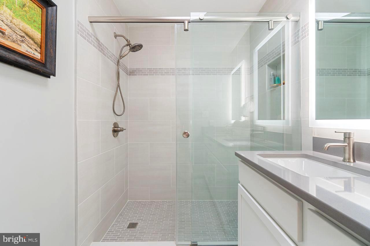 SHEARWATER - Residential Lease