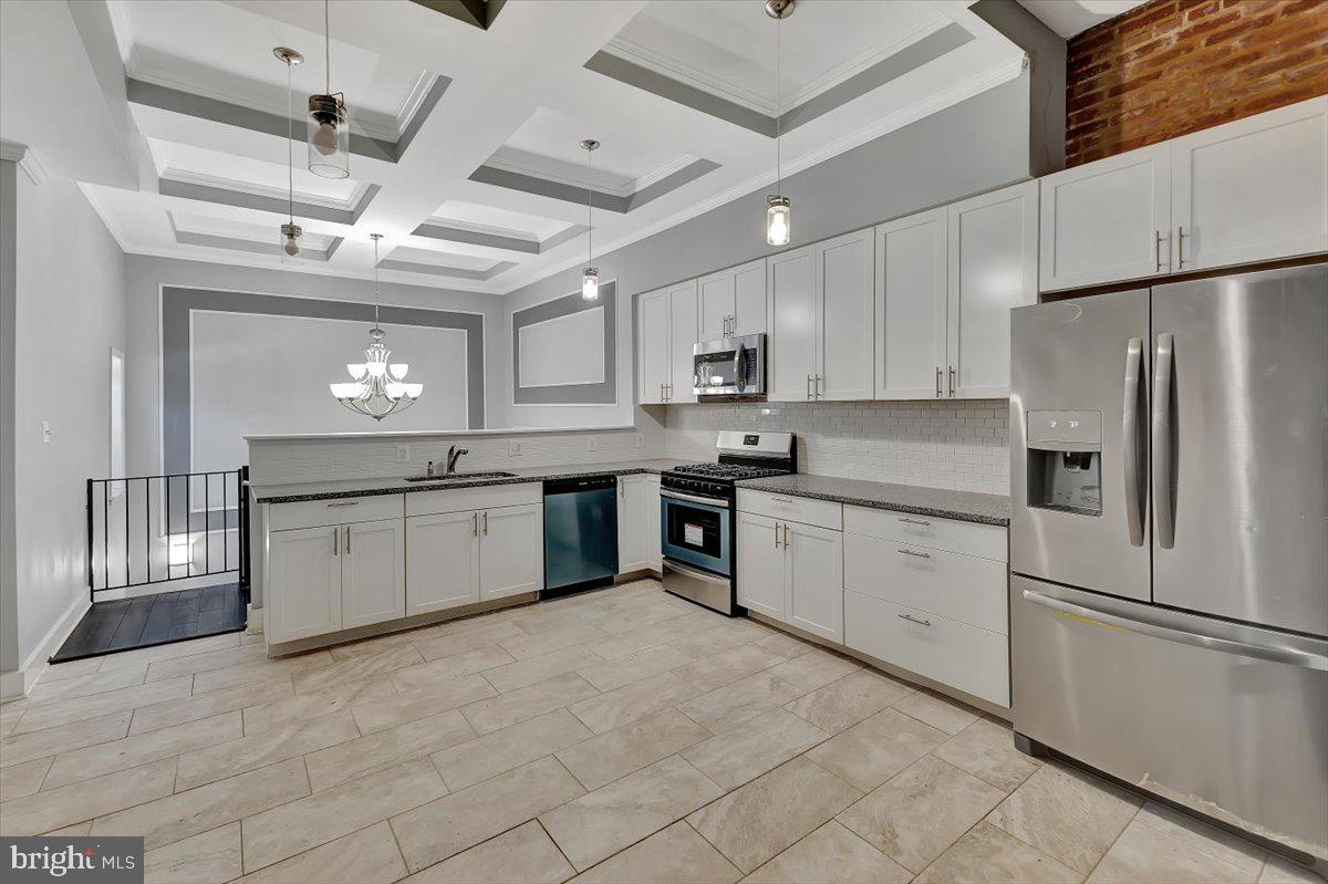 1541 N BOND STREET
