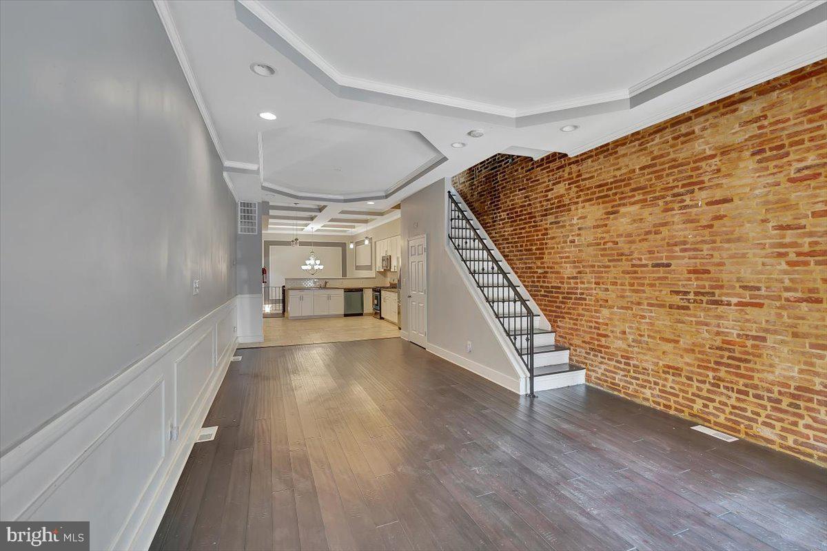 1541 N BOND STREET