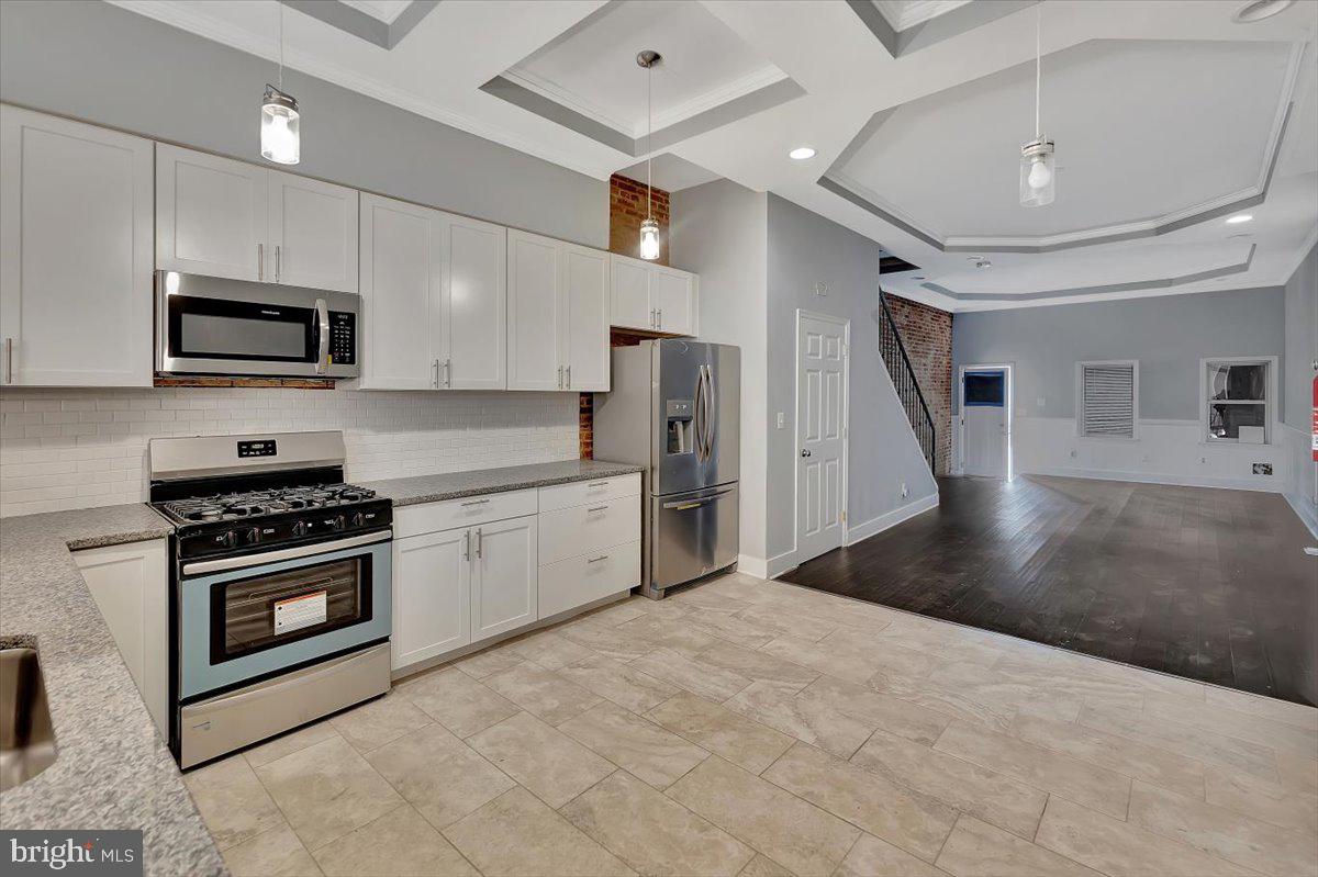 1541 N BOND STREET