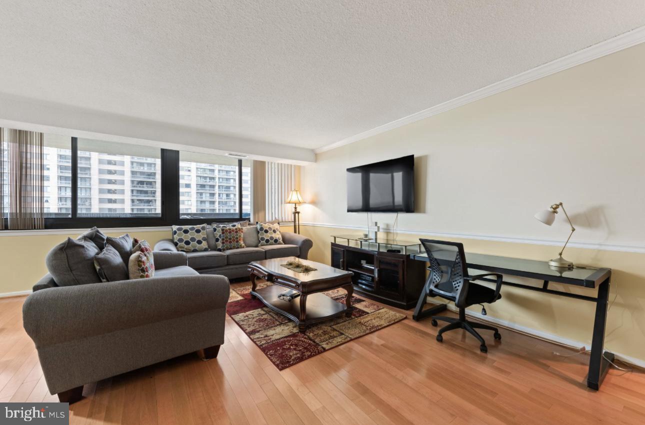 SKYLINE SQUARE CONDO - Residential