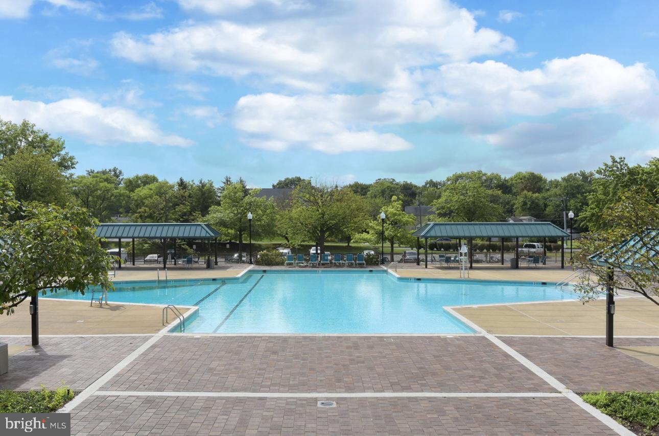 SKYLINE SQUARE CONDO - Residential