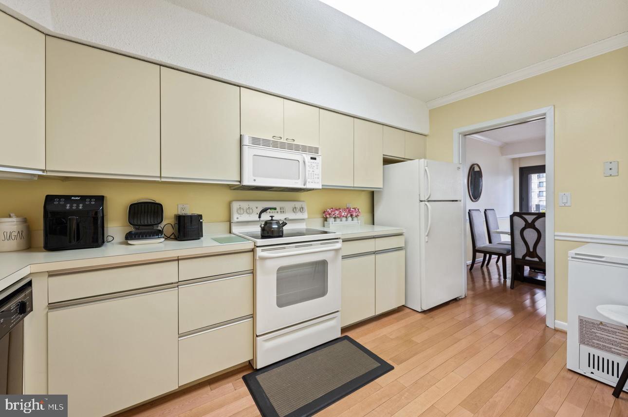 SKYLINE SQUARE CONDO - Residential