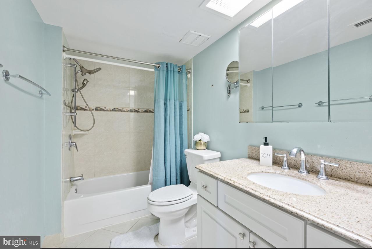 SKYLINE SQUARE CONDO - Residential