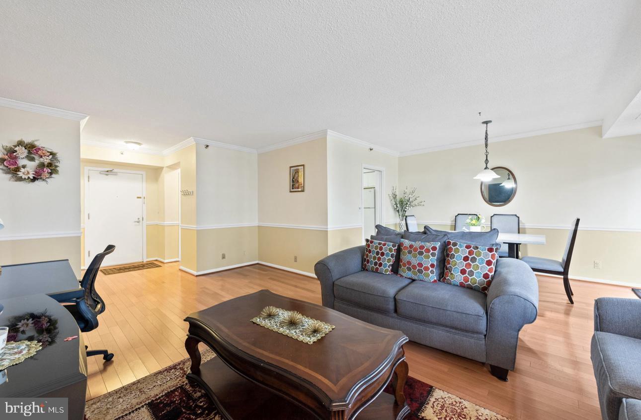 SKYLINE SQUARE CONDO - Residential