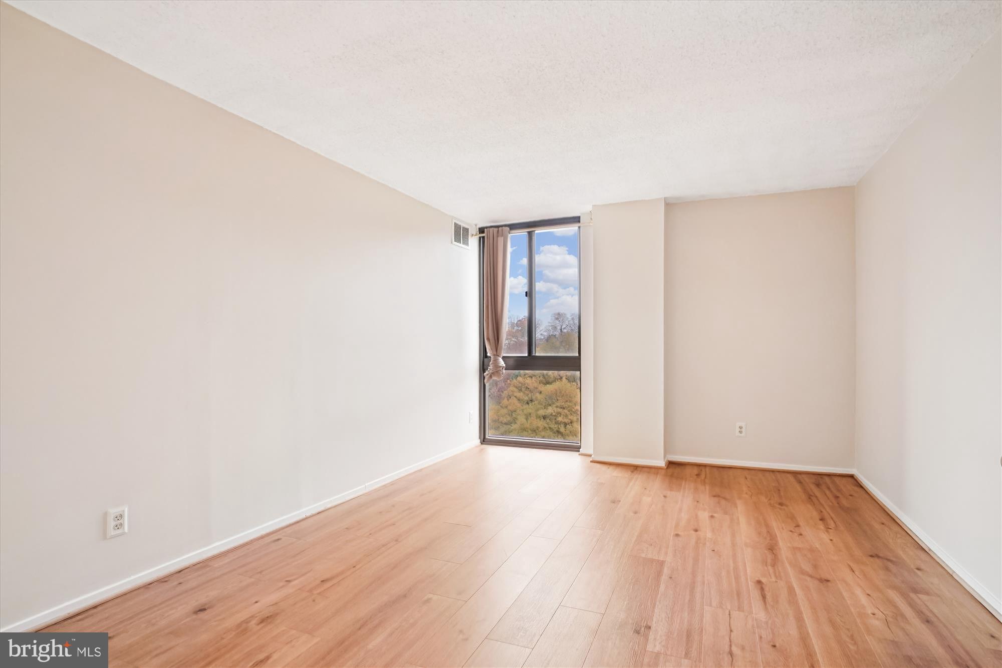 IDYLWOOD TOWERS CONDO - Residential Lease