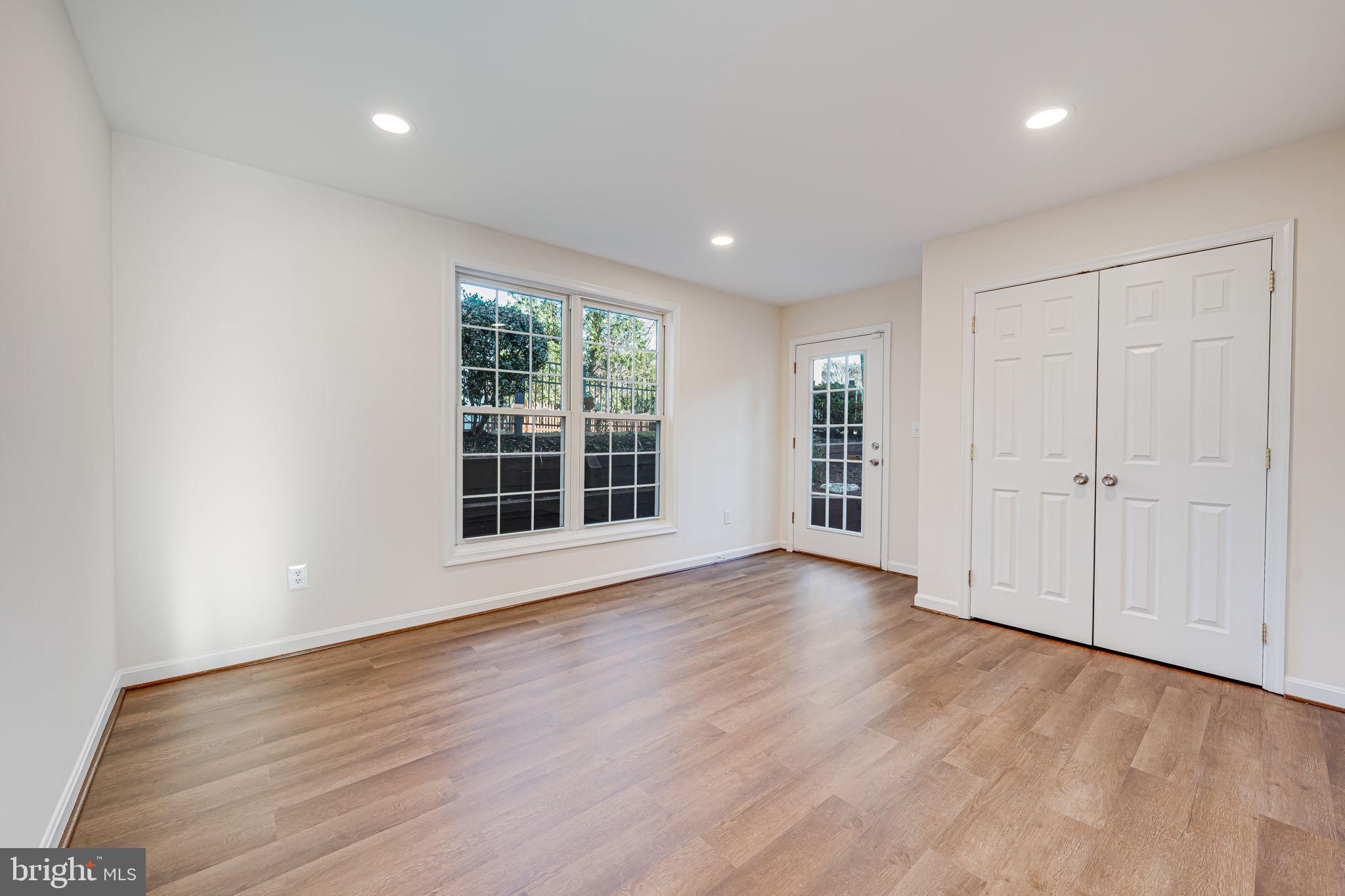 LAKE RIDGE - Residential