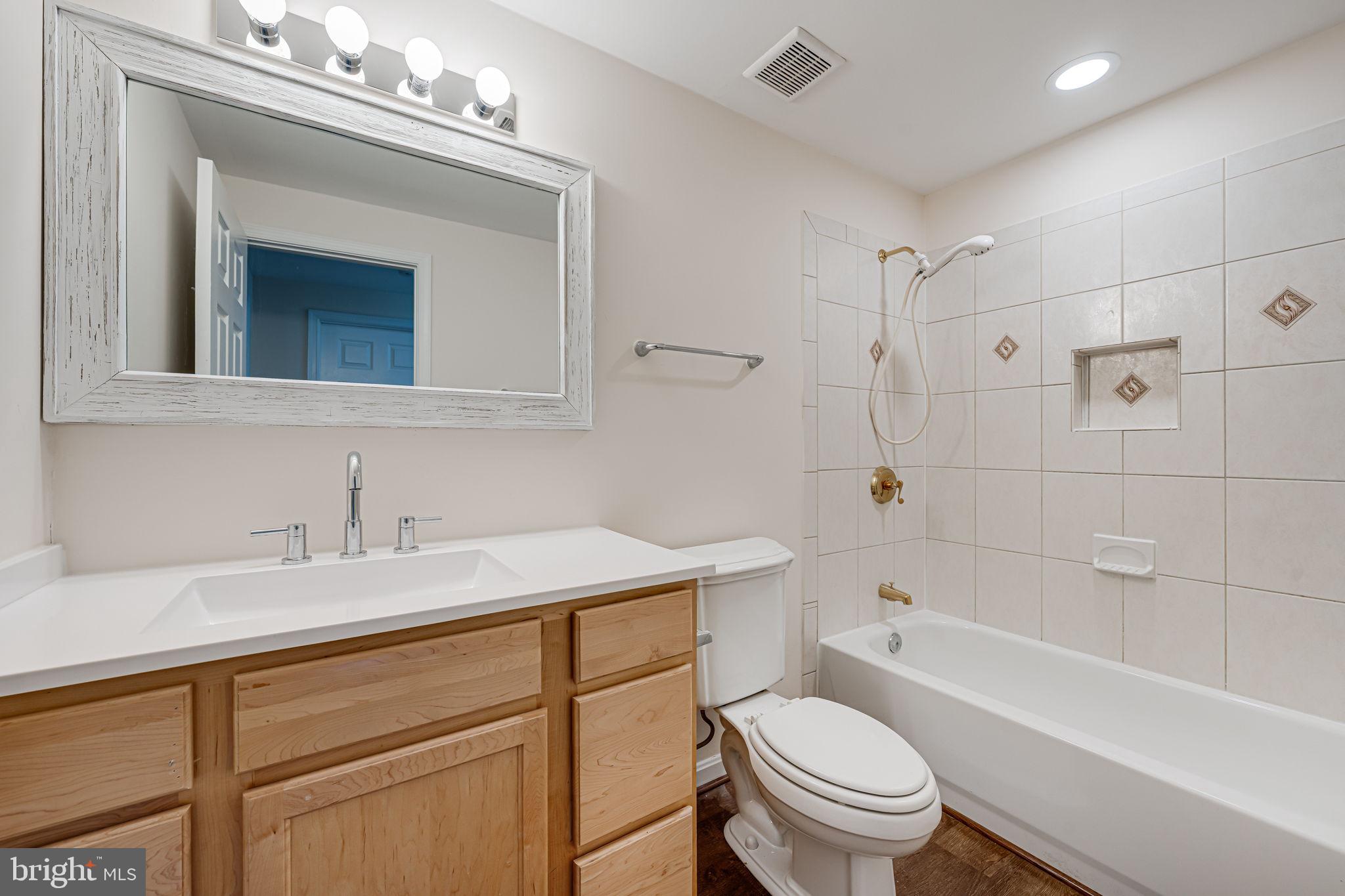 LAKE RIDGE - Residential