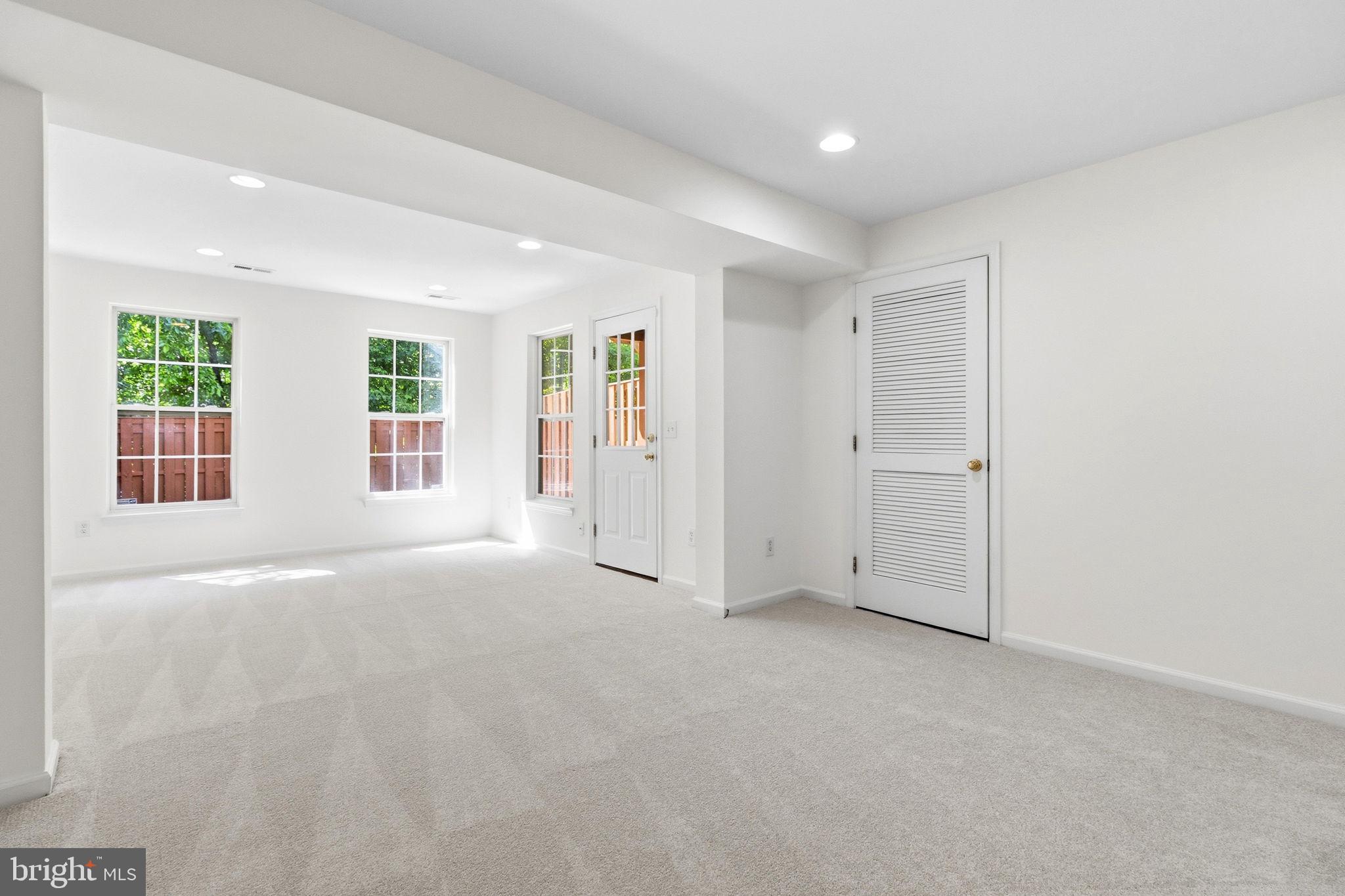 RIVERSIDE STATION - Residential