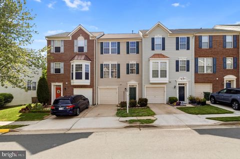 Photo of 1526 Grosbeak Court, WOODBRIDGE, VA 22191 (MLS # VAPW2118960)