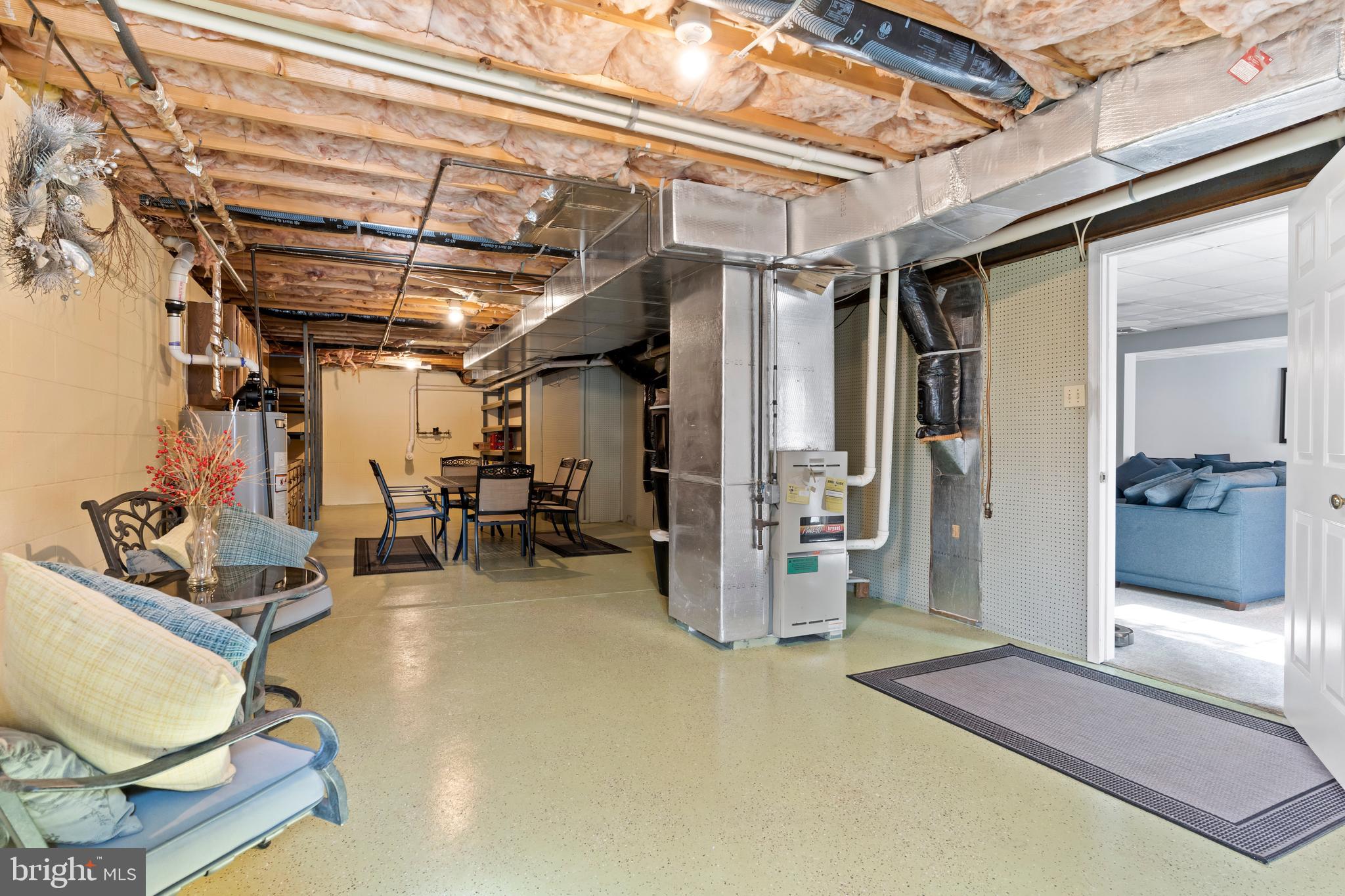 LOGANS RUN - Residential