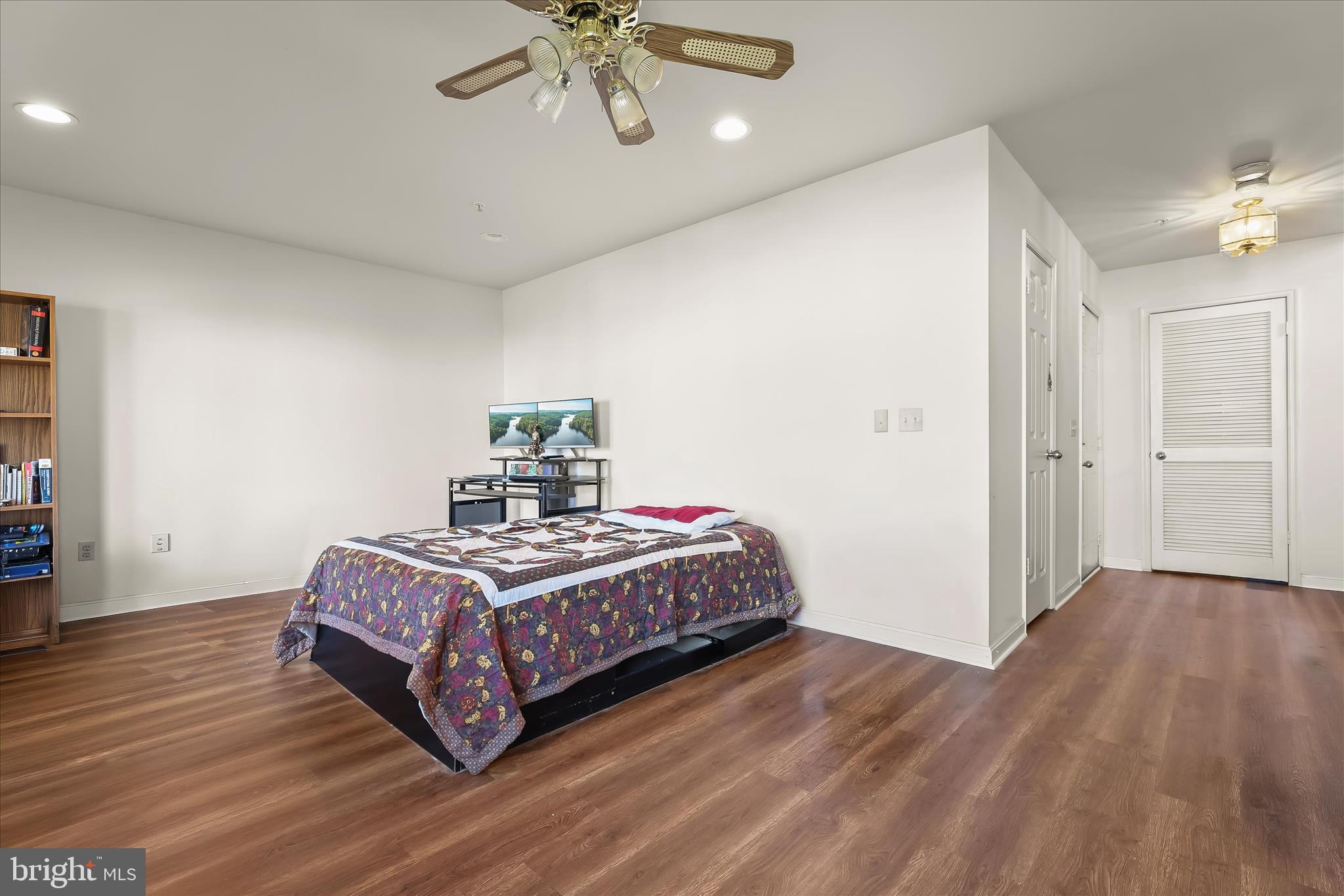 LYONS GATE - Residential