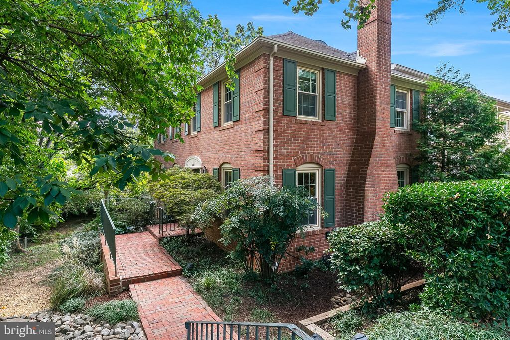 Photo of 4600 4th Road N, ARLINGTON, VA 22203 (MLS # VAAR2068250)