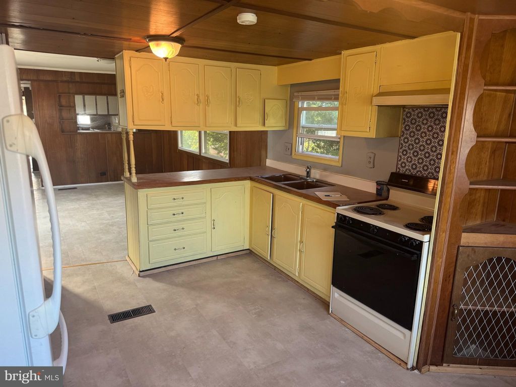 Photo of 1014 Willow Street Pike #8, LANCASTER, PA 17602 (MLS # PALA2076542)