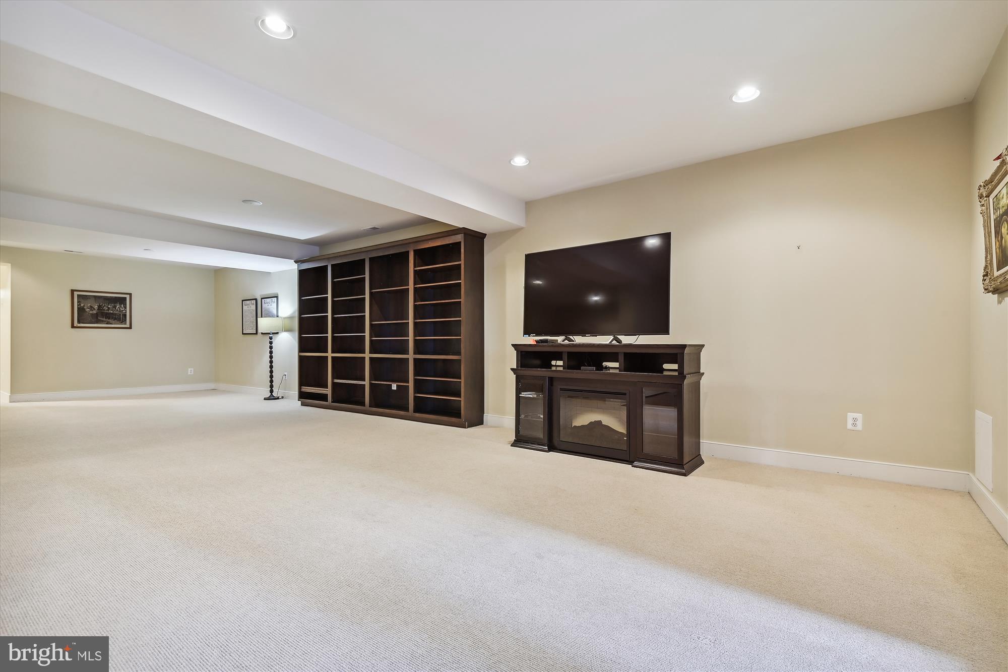 NORTH ROLAND PARK - Residential