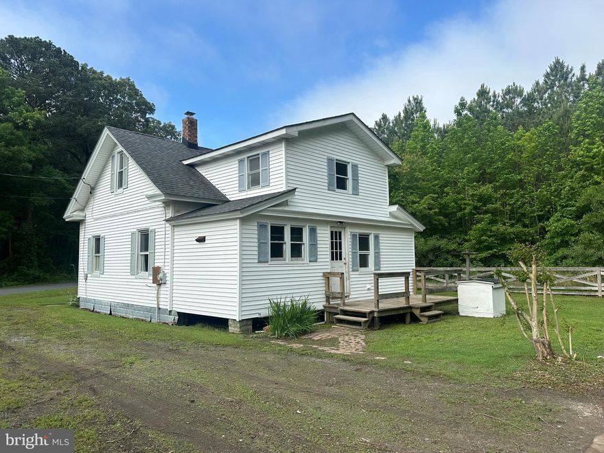 Not too much time and effort can bring this home back to Life! Home Features Kitchen, Family Room with Fireplace, Living Room, 1 Bedroom on First Floor and 2 bedrooms on Second Floor. Nice level lot and a Detached Garage situated on .37 Acres! Boating and Fishing near by! 10 Minutes back to Cambridge.