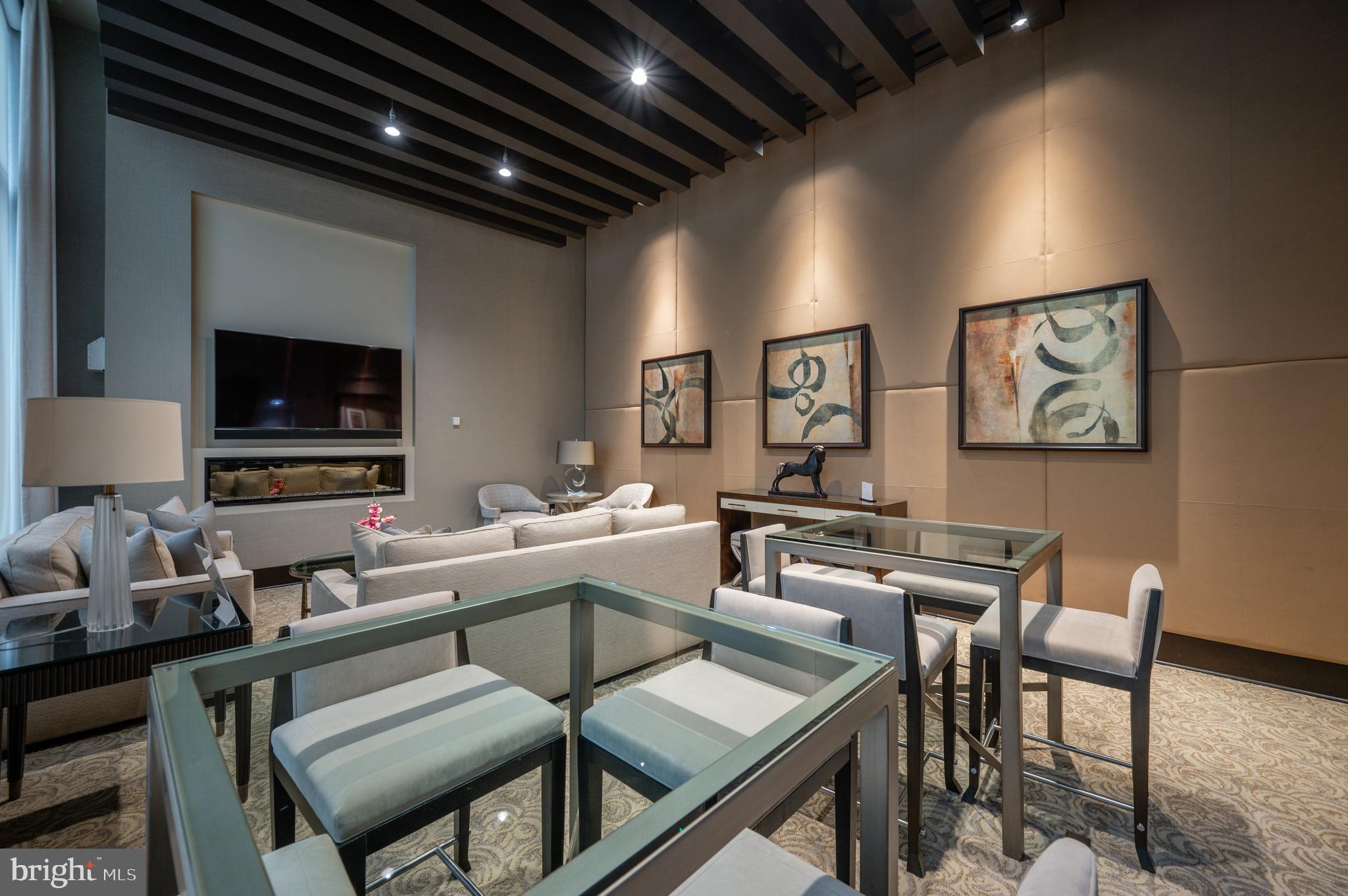 ROSSLYN - Residential Lease