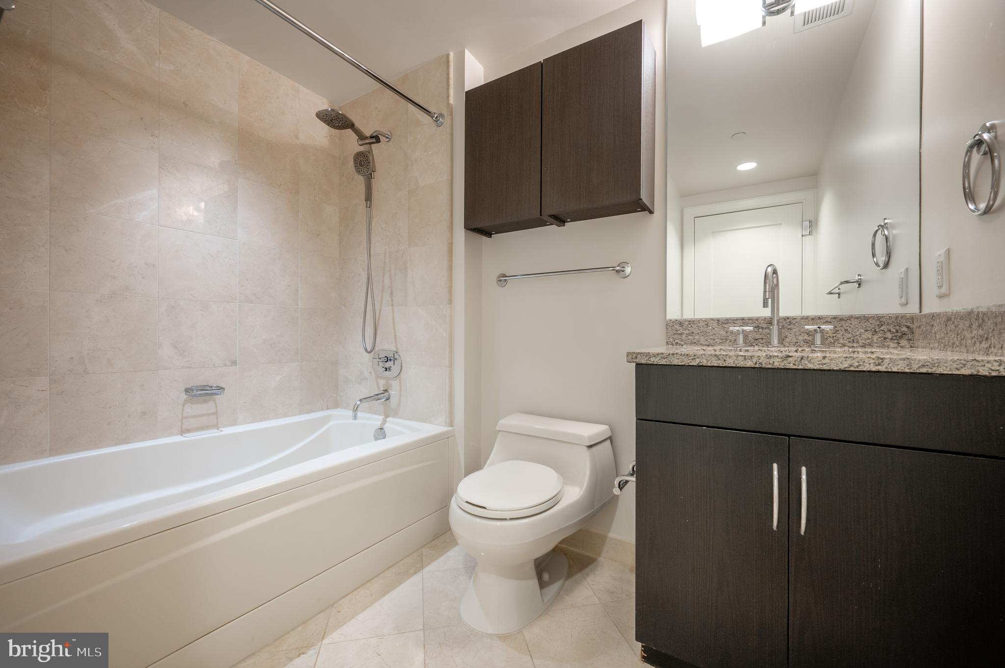 ROSSLYN - Residential Lease