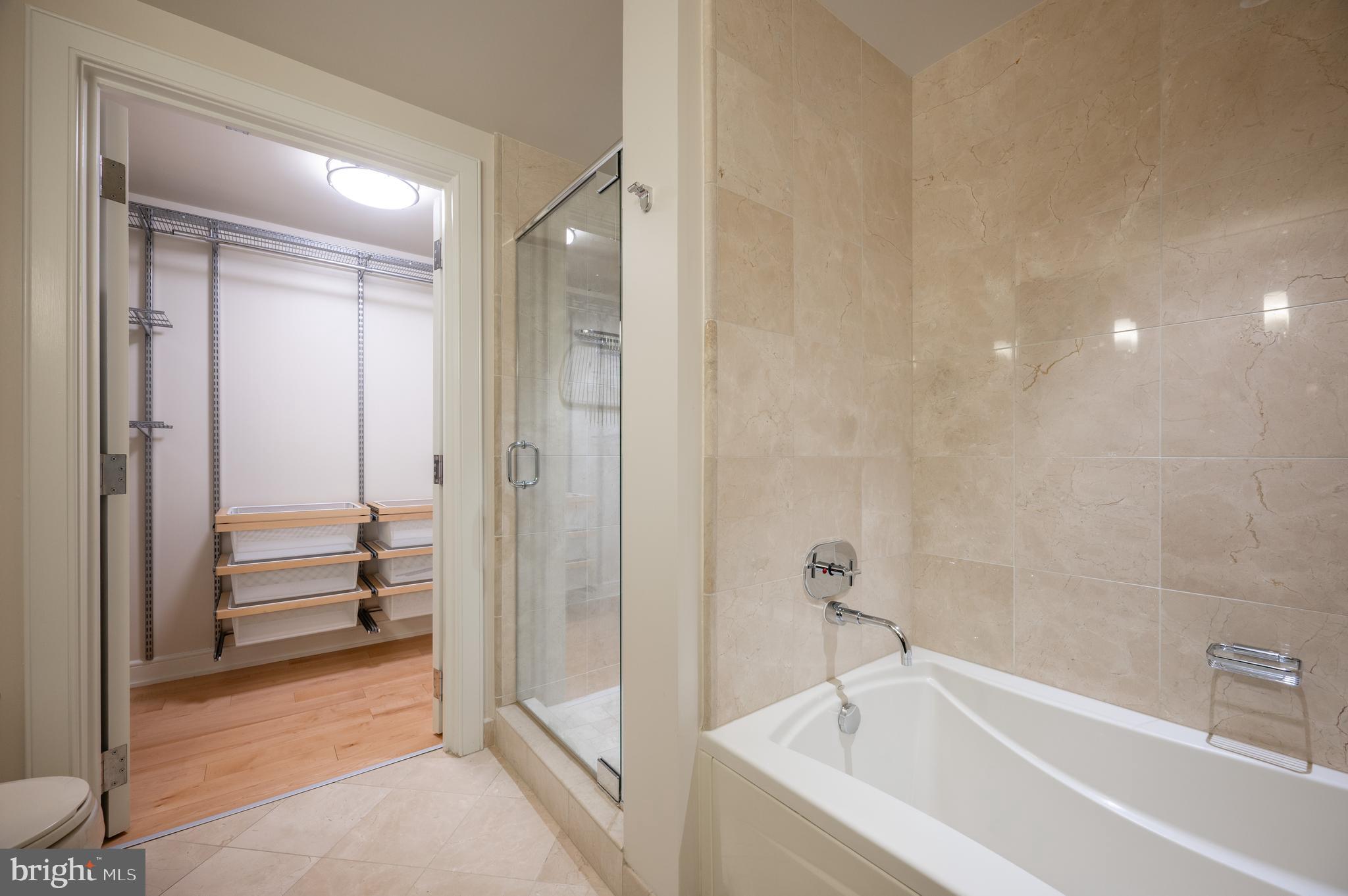 ROSSLYN - Residential Lease