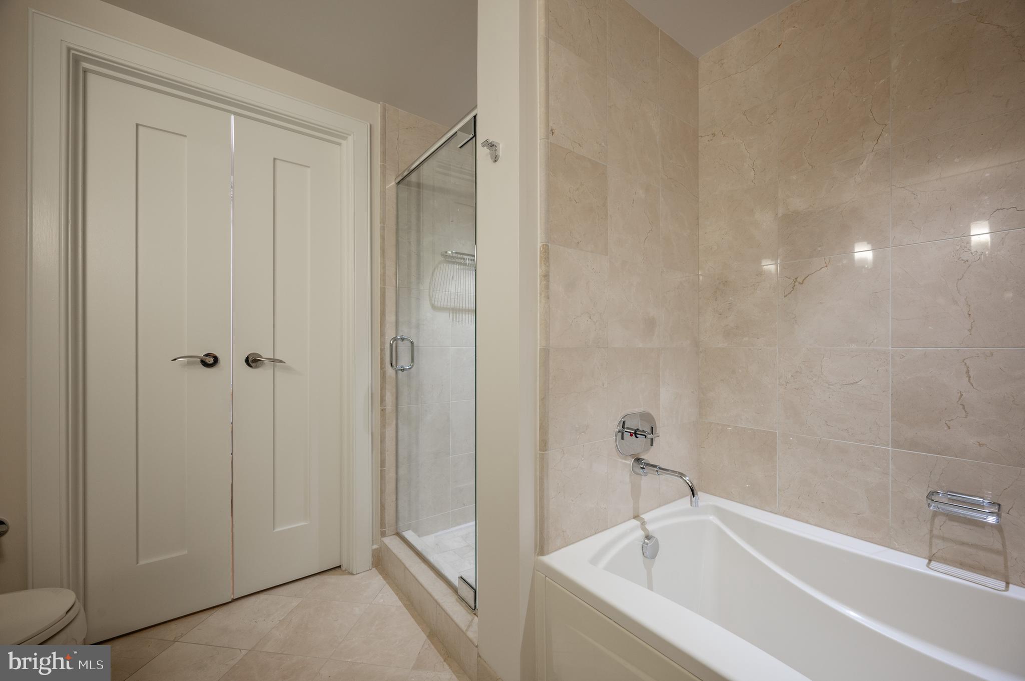 ROSSLYN - Residential Lease