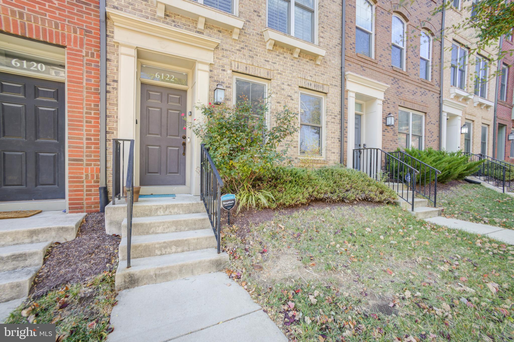 6122 SOLENT PLACE NE