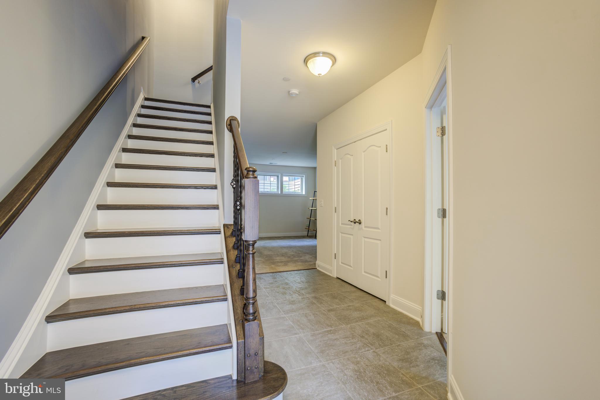 6122 SOLENT PLACE NE