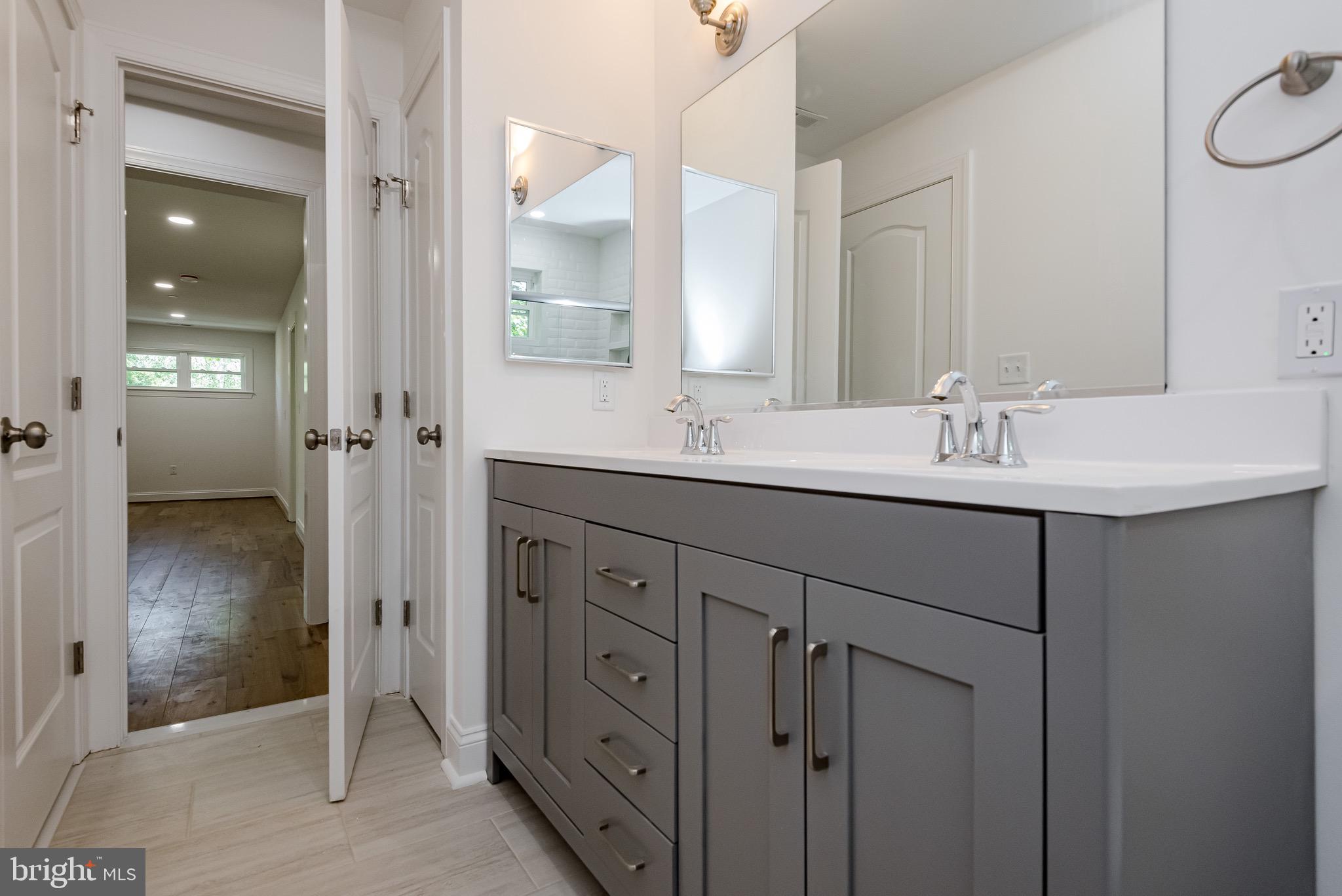 OYSTER HARBOR - Residential