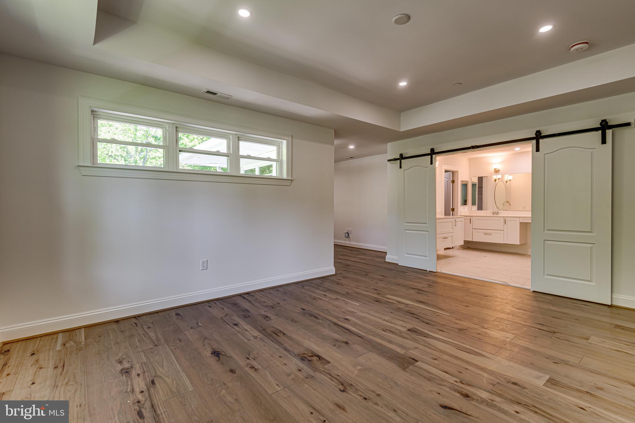 OYSTER HARBOR - Residential