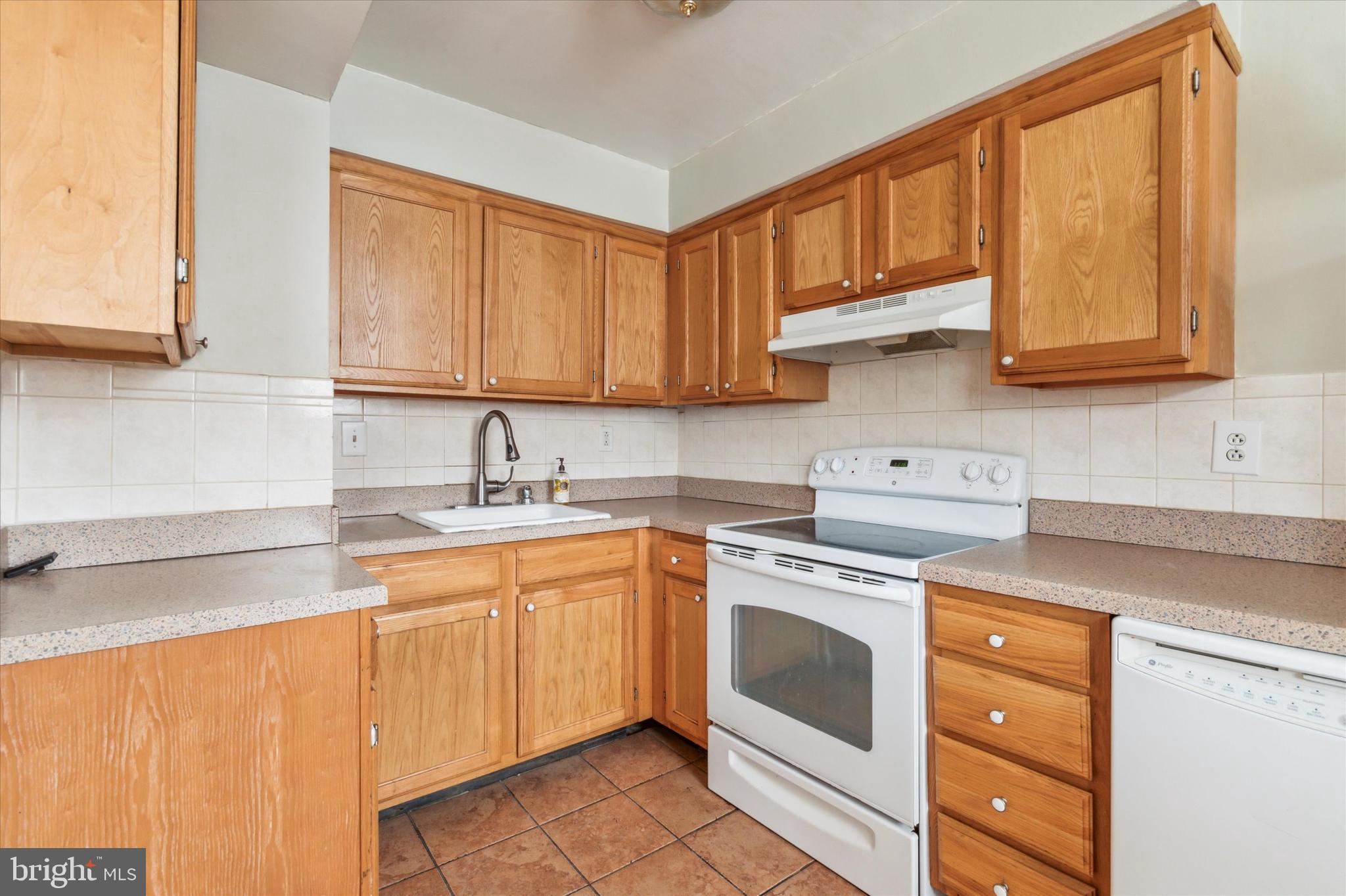 OXFORD CIRCLE - Residential