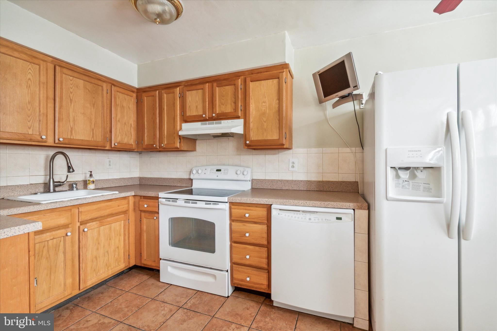 OXFORD CIRCLE - Residential