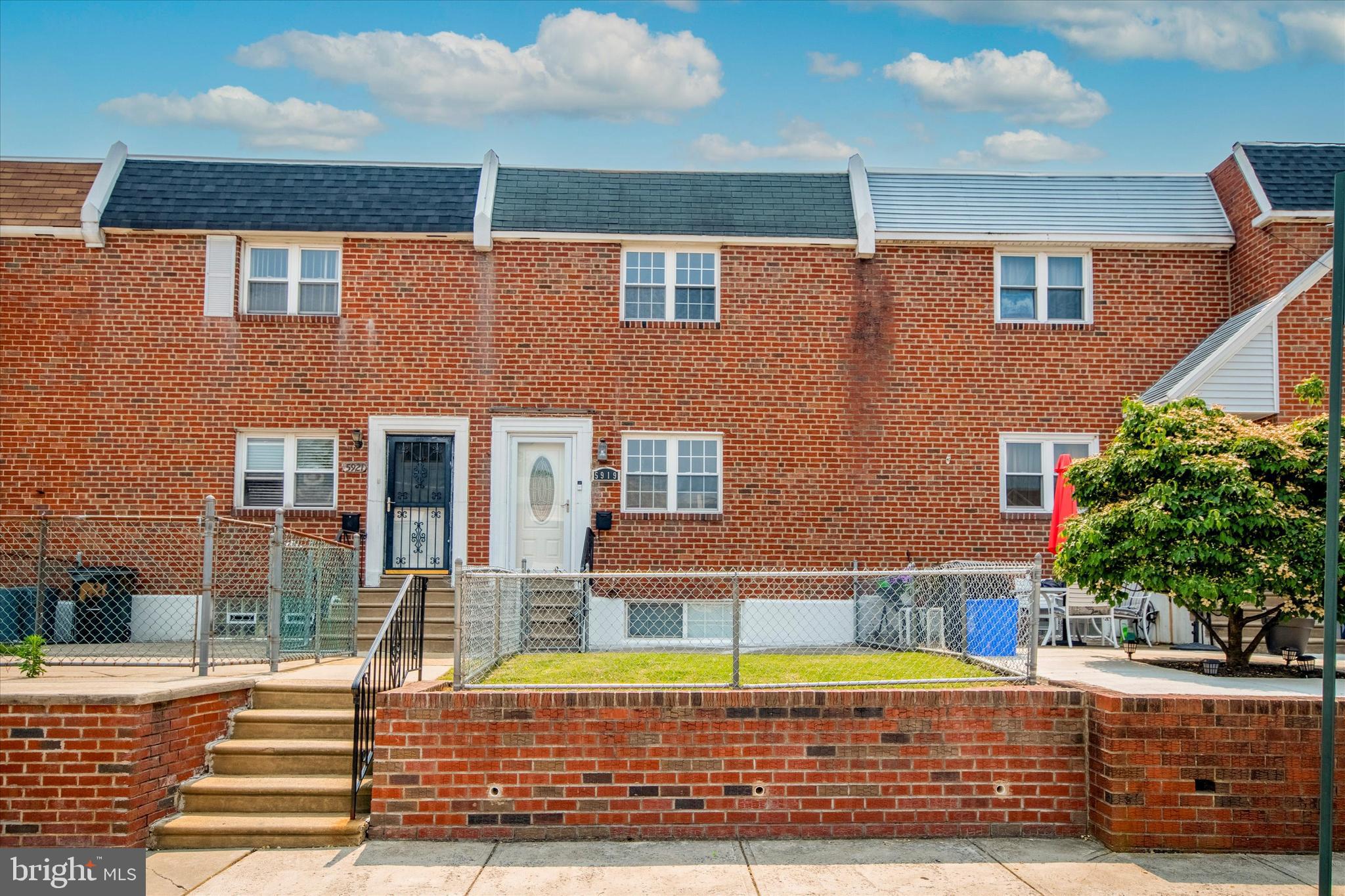 OXFORD CIRCLE - Residential