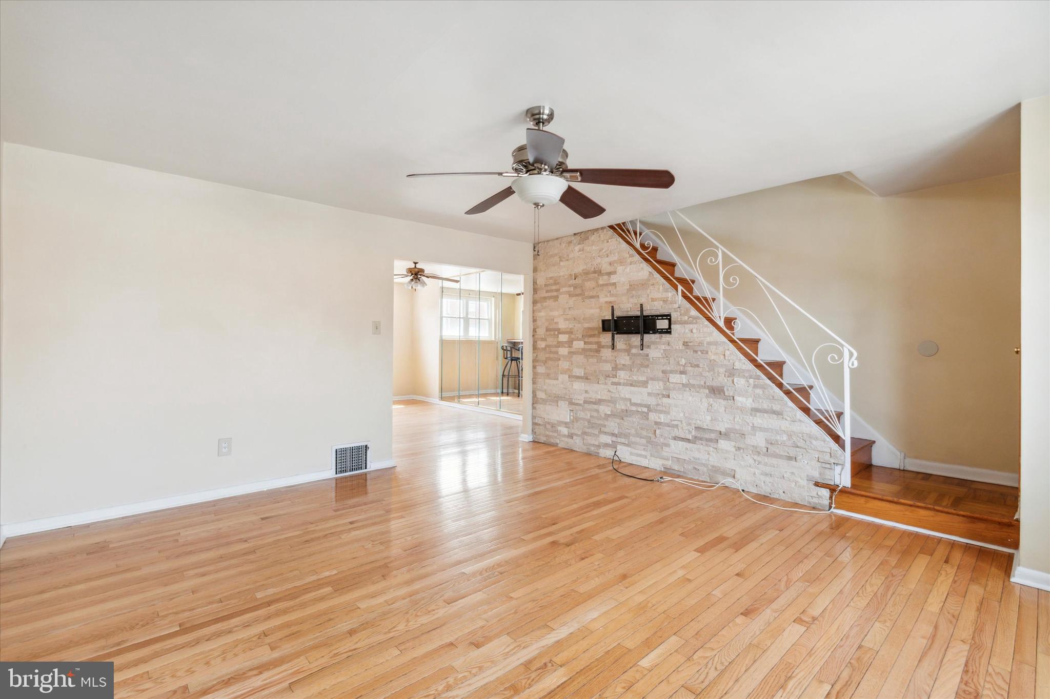 OXFORD CIRCLE - Residential