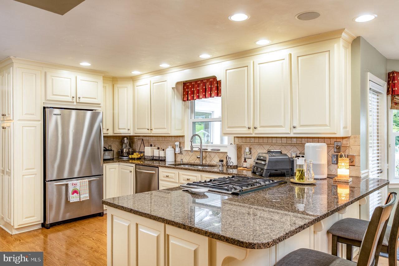 532 MOUNTAIN VIEW DRIVE