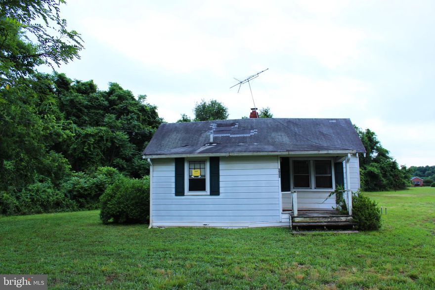 BACK ON THE MARKET DUE TO BUYER FINANCING FELL THROUGH.  YOUR OPPORTUNITY TO GRAB IT WHILE YOU CAN!   HAVE YOU BEEN OUT TO SEE THIS PROPERTY!!  ARE YOU READY TO BUILD YOUR DREAM HOME!!  PRICE REDUCTION CALLING ALL INVESTORS Get a bang for your buck! Value is in the land, this one is ready to be made over and be livable again and make someone a happy home, or create your own dream home.  Sold As Is condition.  River view from this lot. Public boat ramp nearby at Marshall Hall Park.