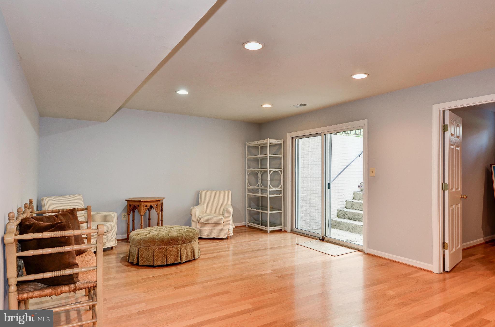 WILLOWS OF POTOMAC - Residential