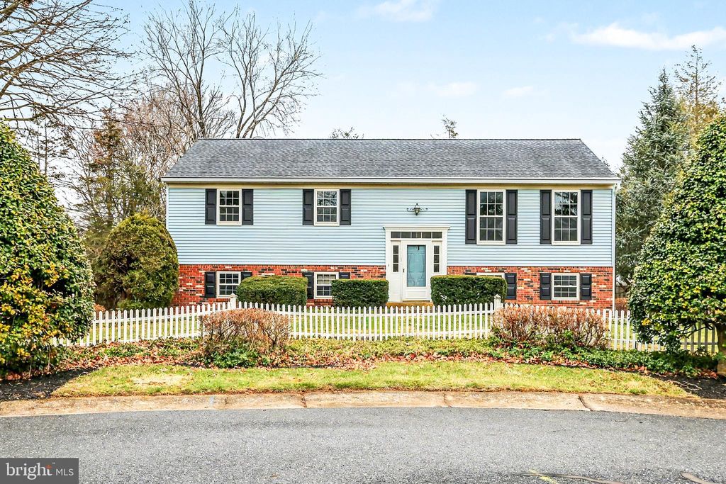 Photo of 6030 Parkside Court, EAST PETERSBURG, PA 17520 (MLS # PALA2081666)