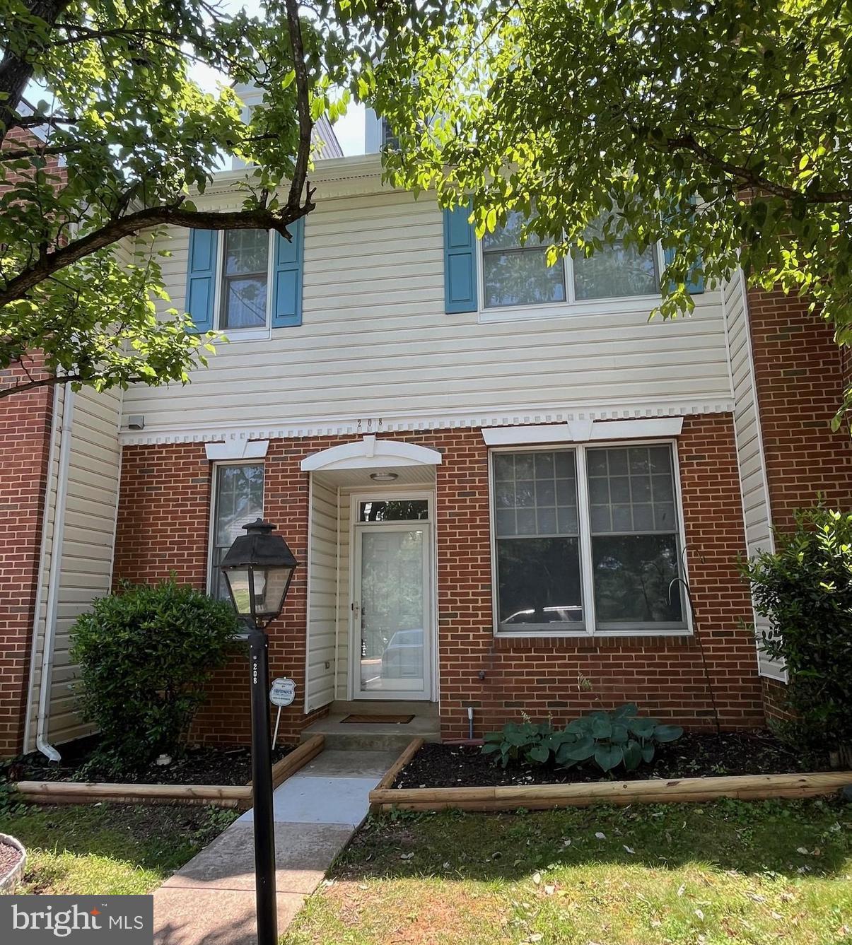 208 W PARK DRIVE