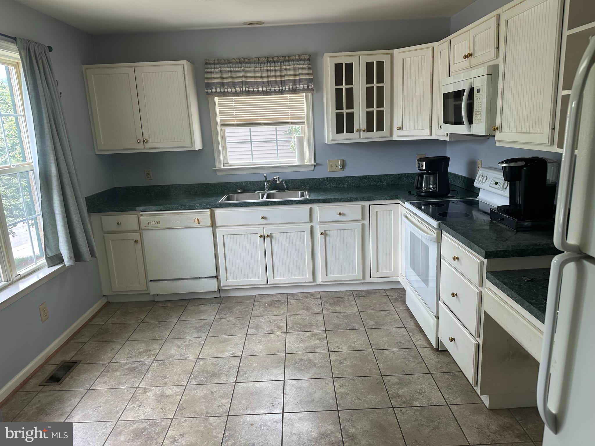 609 CRESTHAVEN COURT