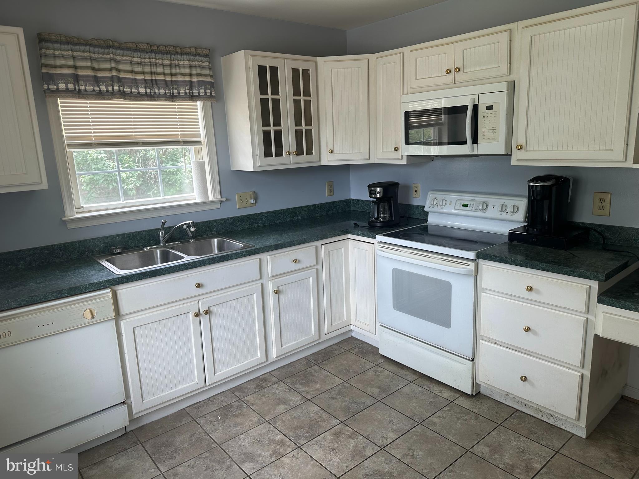 609 CRESTHAVEN COURT