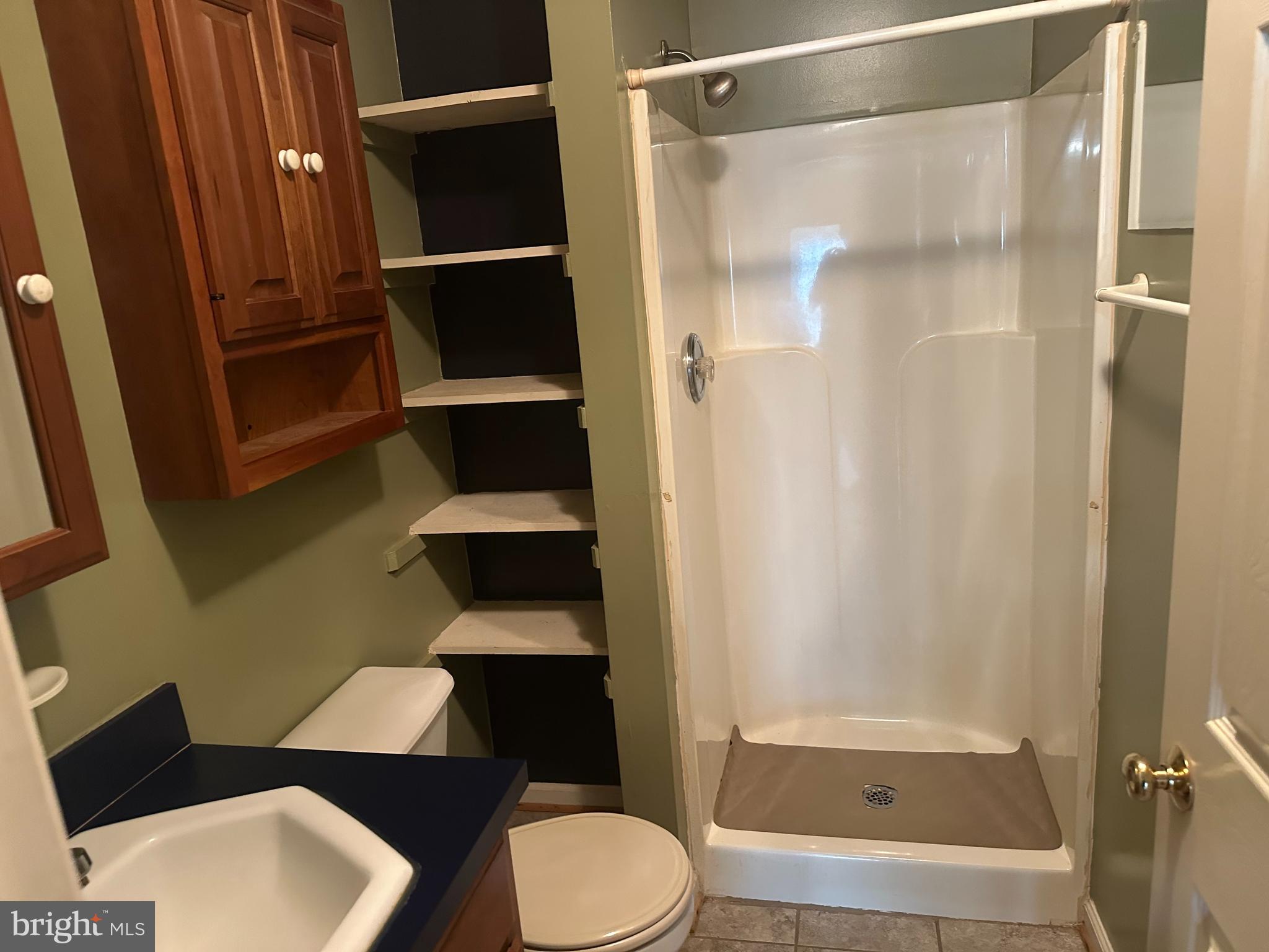 609 CRESTHAVEN COURT