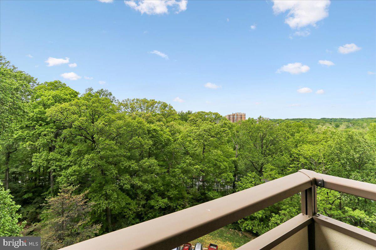PROMENADE TOWERS - Residential