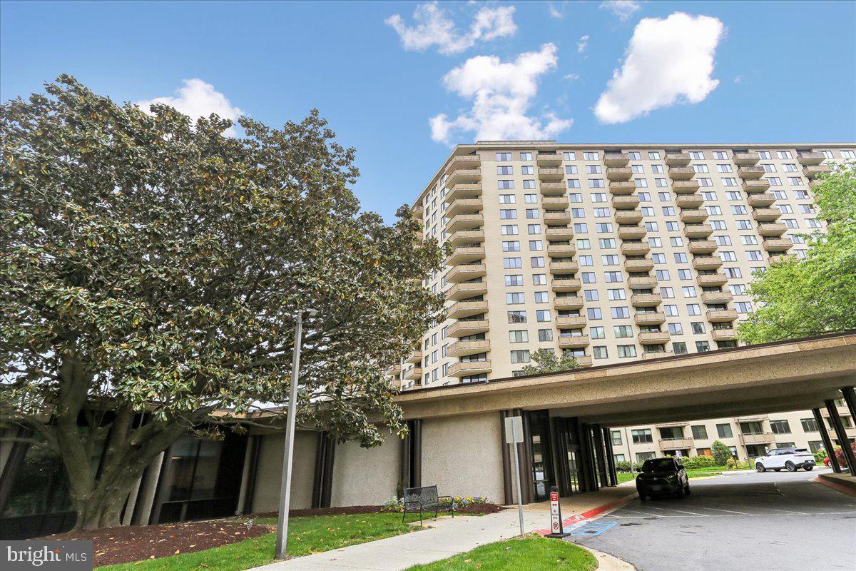 PROMENADE TOWERS - Residential
