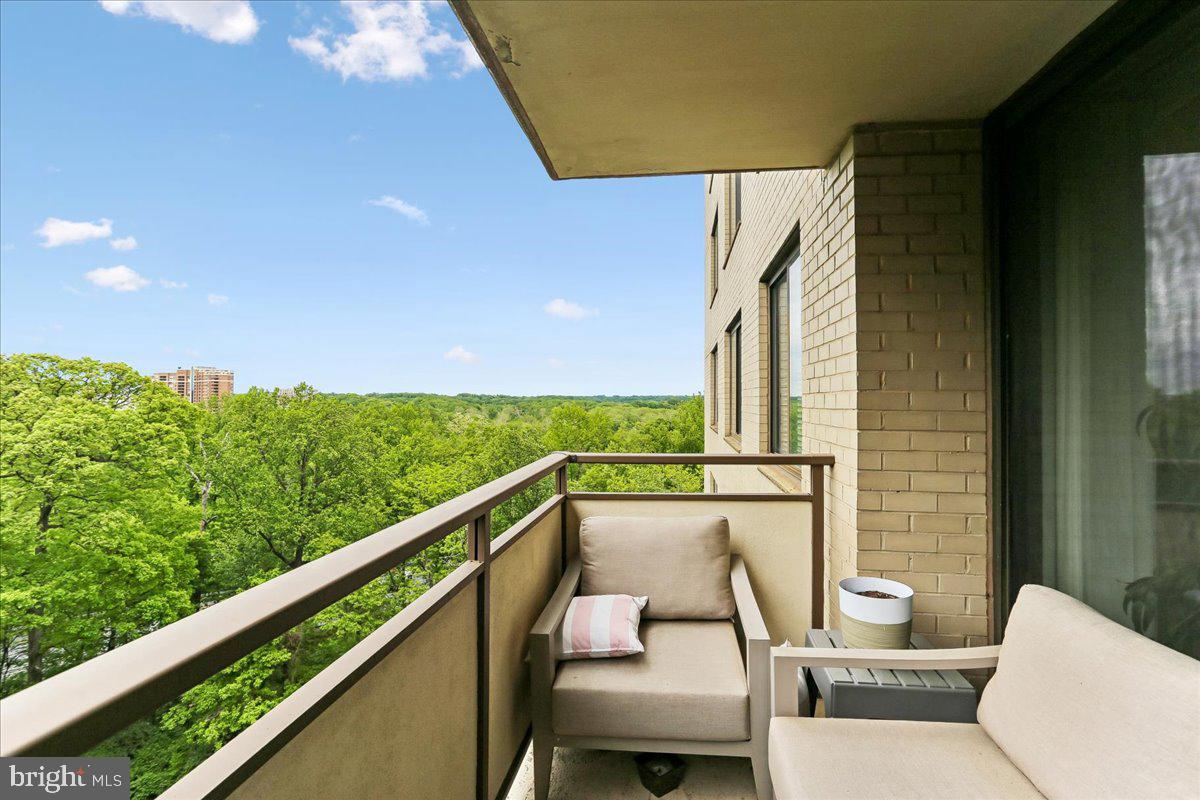 PROMENADE TOWERS - Residential