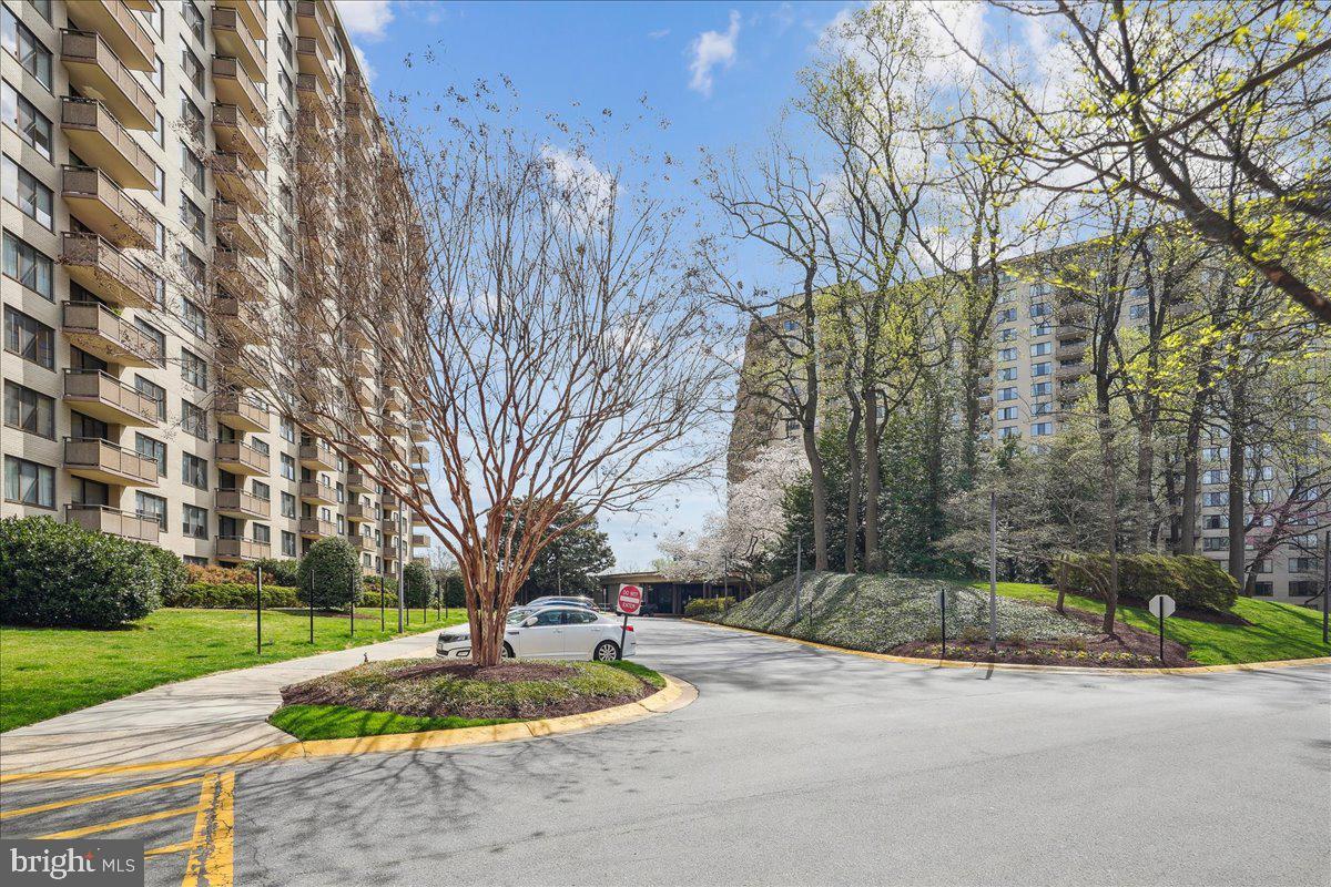 PROMENADE TOWERS - Residential