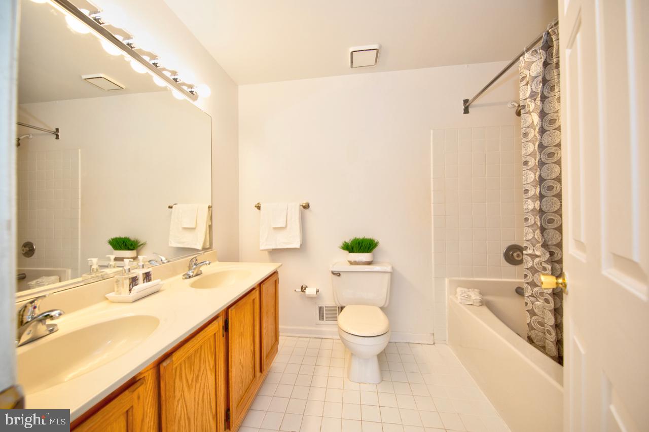 SOUTH HAMPTON - Residential